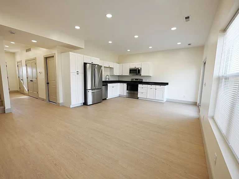 176 Brushwood Dr — Photo 7