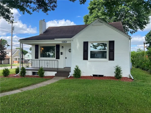 2501 High St, Natrona Heights, PA 15065