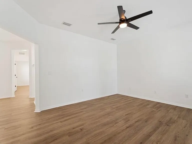 11585 NW 18th Pl — Photo 4