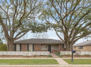 212 Saint James Dr, Lafayette, LA 70506