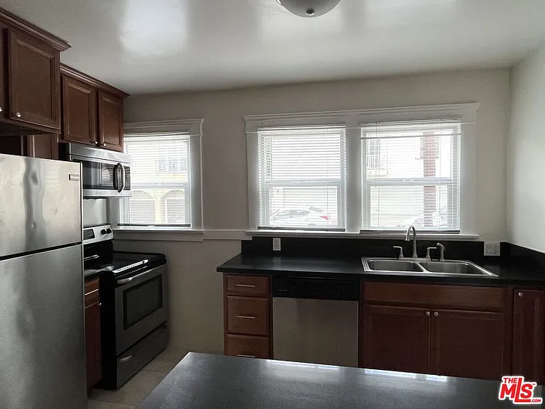 1677 Golden Gate Ave — Photo 8