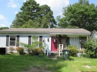 504 W Walnut St, Selma, NC 27576