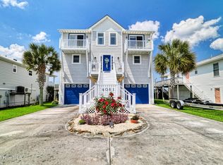 4061 4th St, Surf City, NC 28445