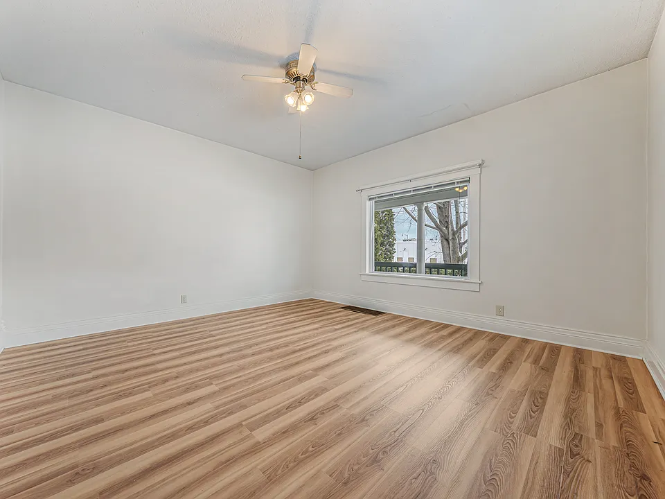 1209 N Oneida St #1