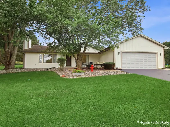 8707 Deer Trail Rd, Spring Grove, IL 60081