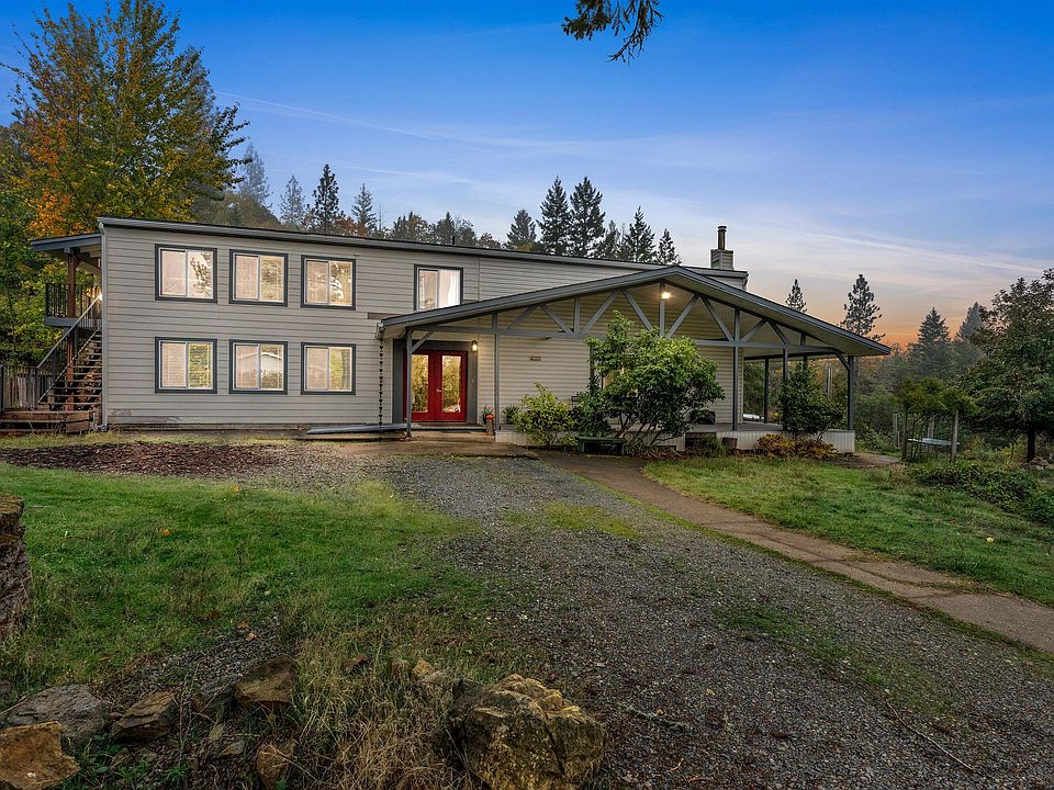 1st image of 827 Summit Loop