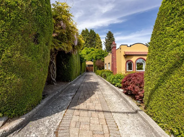 355 Cumberland St, New Westminster, BC V3L 3G4