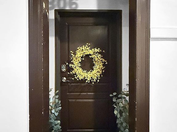 4th image of 211 W 2nd St