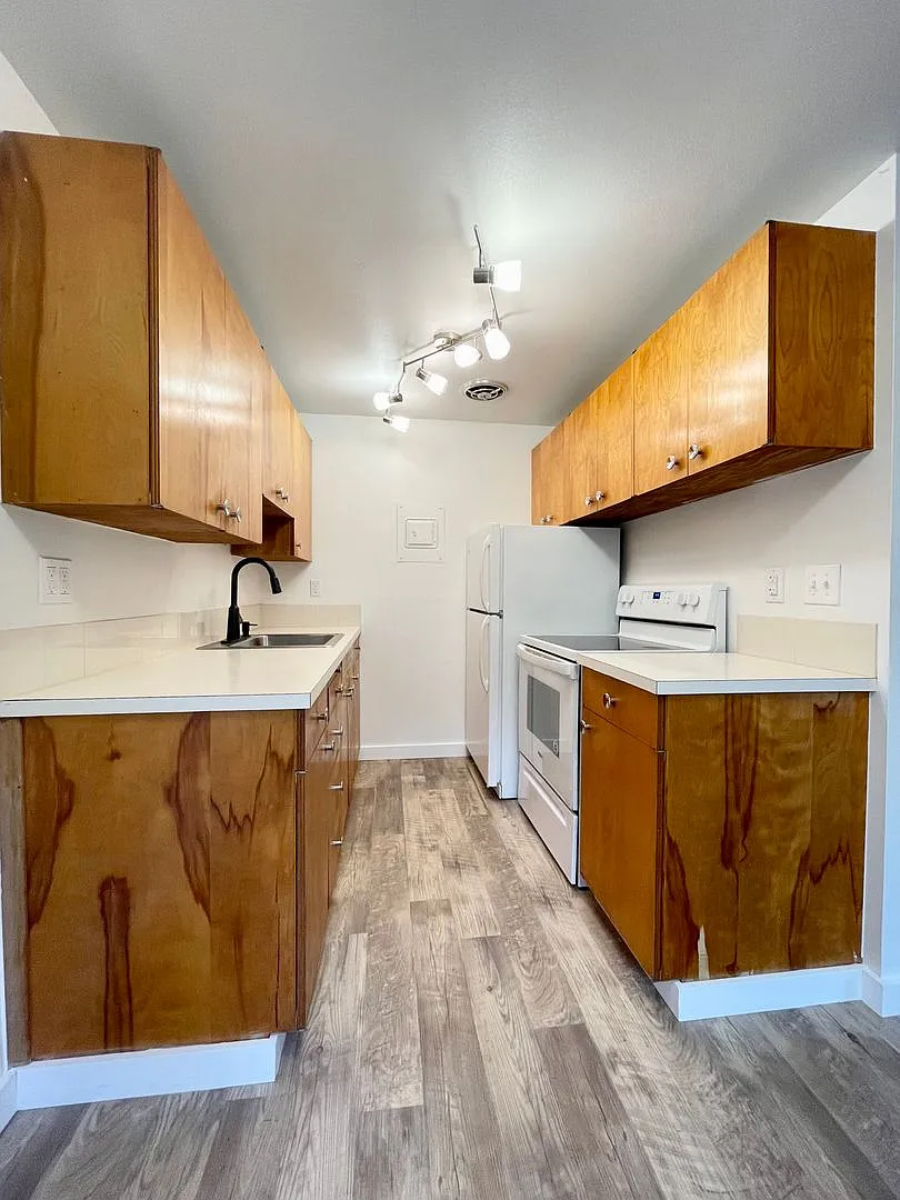 John Henry Apartments — Photo 1