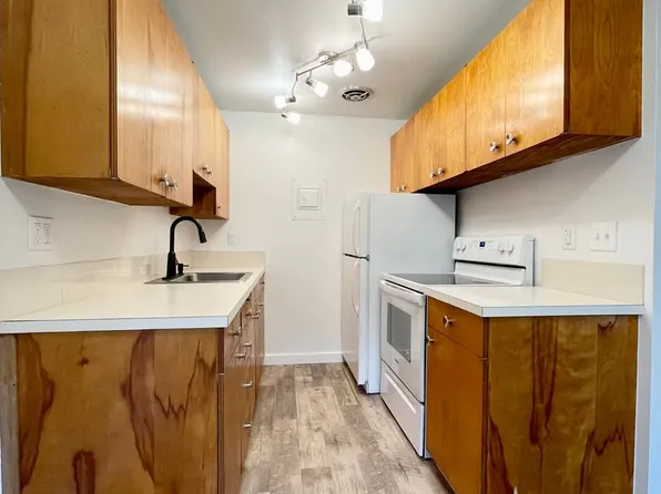 John Henry Apartments, 4001 NE 50th St APT L, Seattle, WA 98105