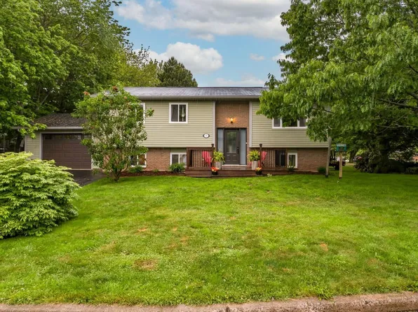 5 Joan Eleanor Dr, Halifax, NS B2W 5Z9