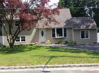 207 Sammis Ave, Deer Park, NY 11729