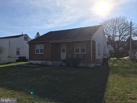 3rd image of 1406 E Harmony St