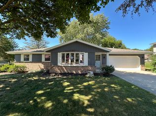 3305 S 149th St, New Berlin, WI 53151