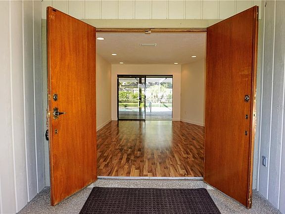 3rd image of 2589 Renatta Dr
