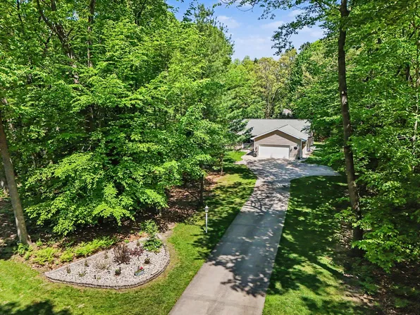 6544 W Forest Edge Dr, Ludington, MI 49431