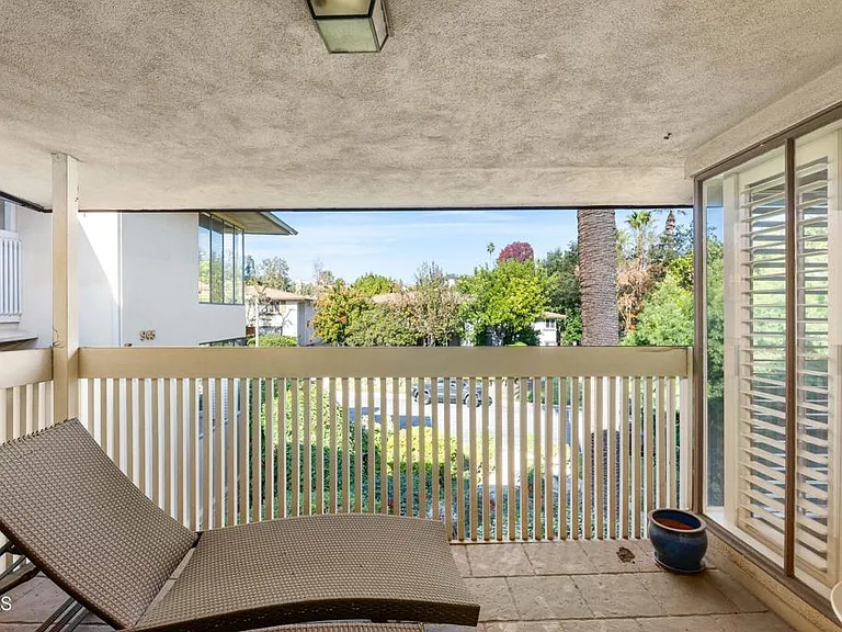 945 S Orange Grove Blvd #E — Photo 14