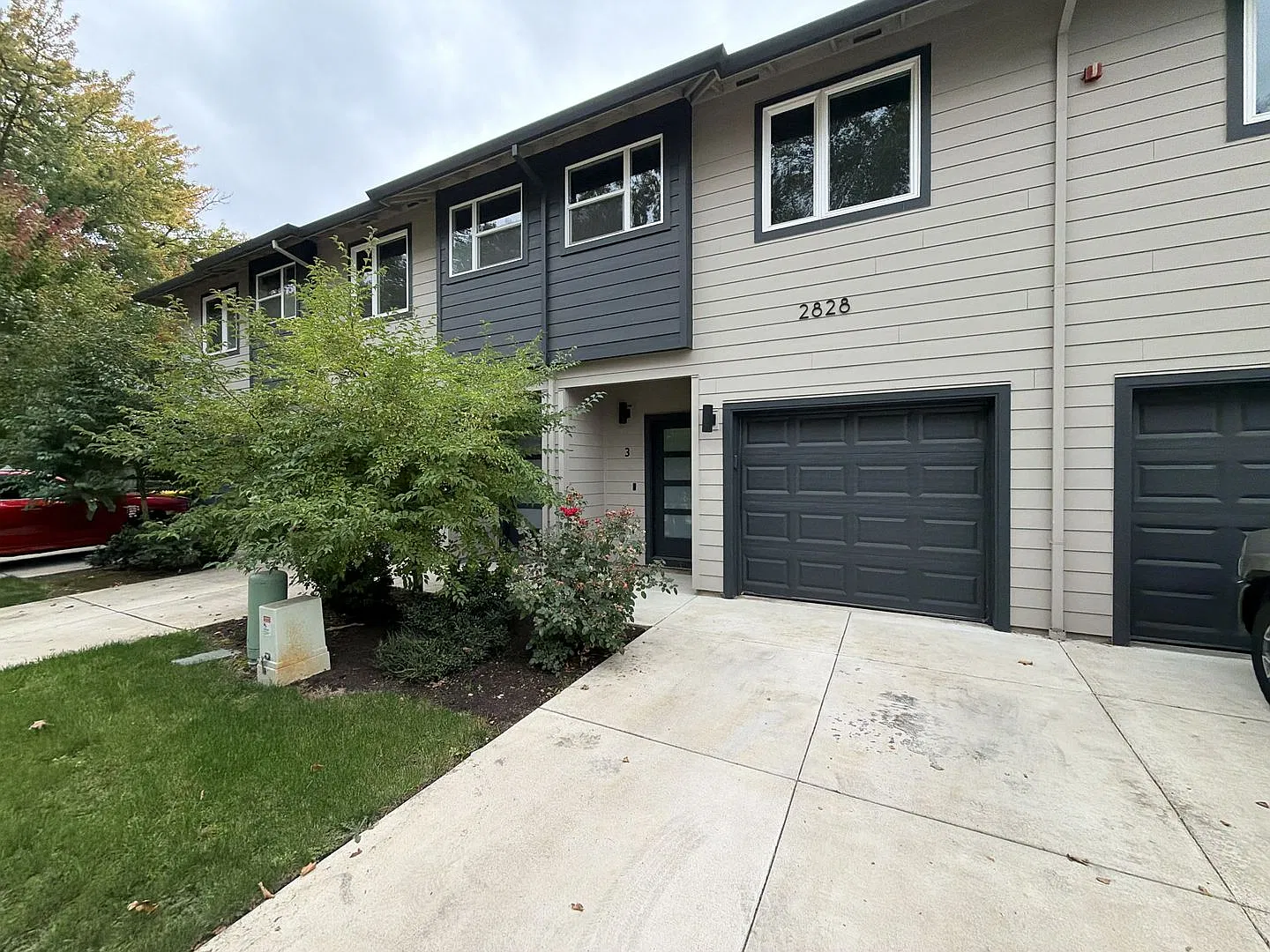 2828 22nd Ave — Photo 3