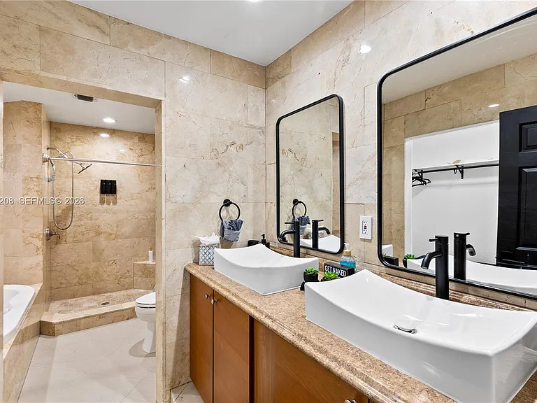 1401 SW 32nd St — Photo 25