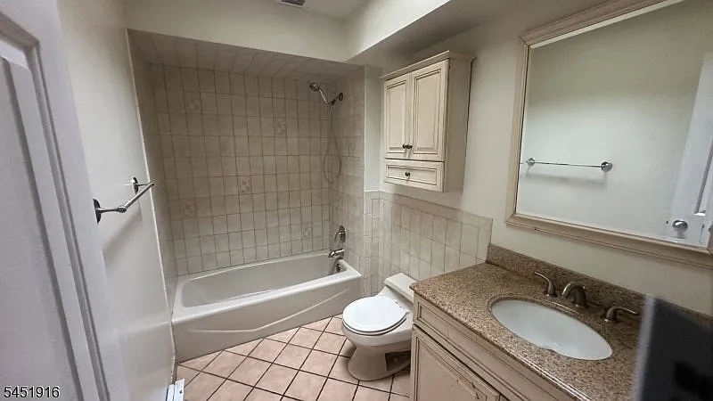 4 bed, 1.5 bath, $3,400 — Photo 2