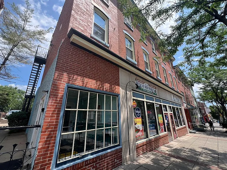 409 W Marshall St — Photo 8