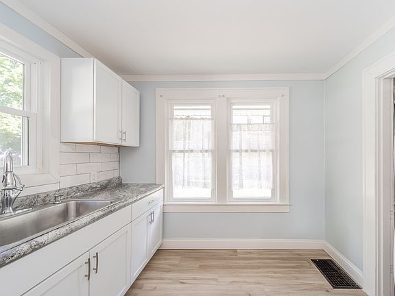 4th image of 110 Park Ave