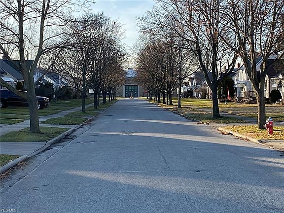 4th image of 7416 Plainfield Ave