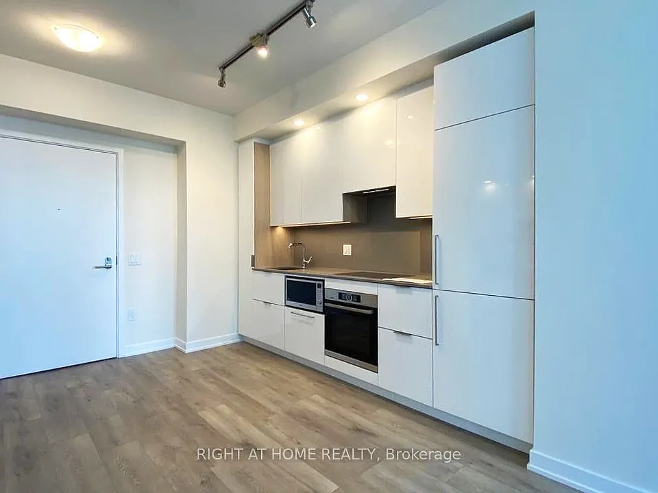 28 Freeland St #3403