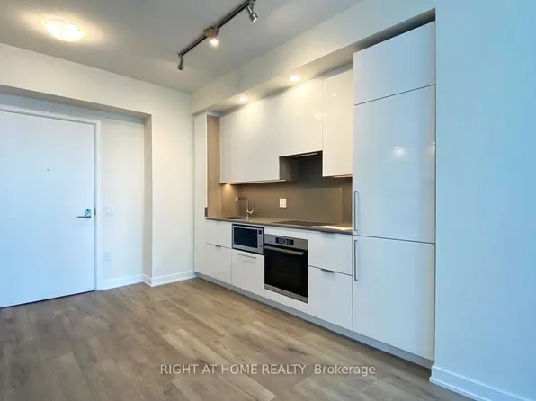 28 Freeland St, Toronto, ON