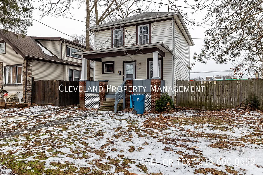 2828 Apple Ave photo 1
