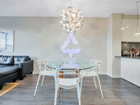 5th image of 9311 Alexandra Rd #521