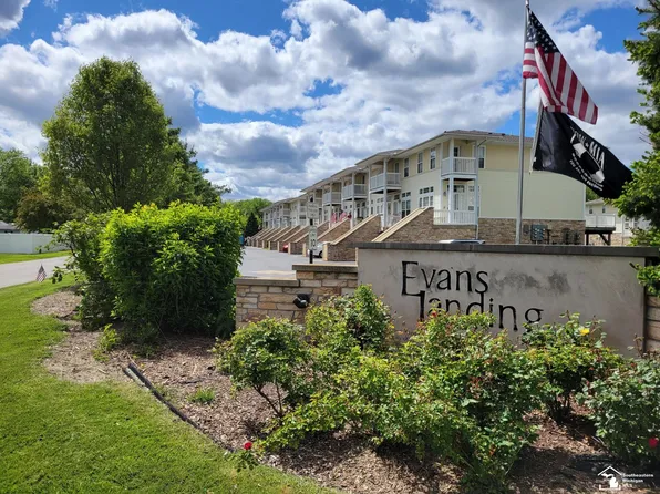 206 Beachwalk Trl, Luna Pier, MI 48157
