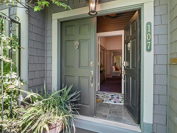 4th image of 107 W Lockeford St