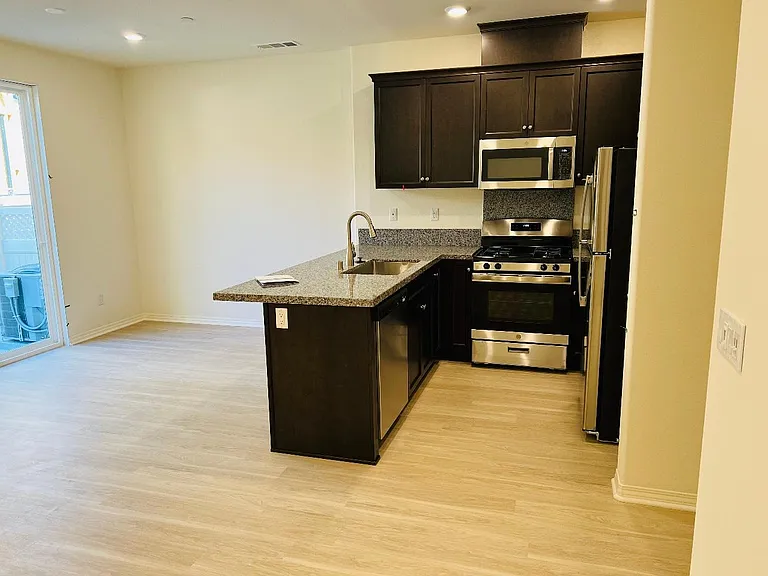 24119 Tuscany Ave — Photo 10