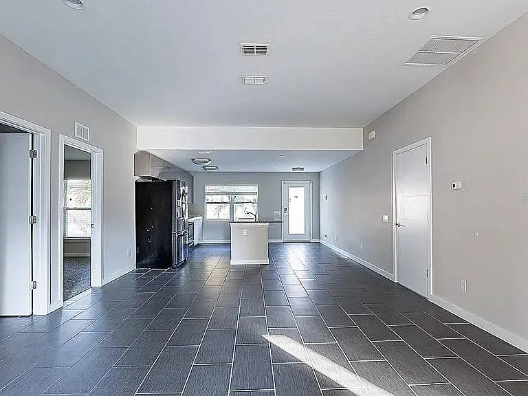 2820 S Shade Ave — Photo 8