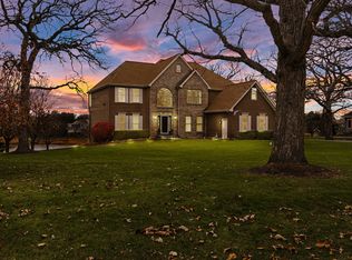 3216 Royal Woods Dr, Crystal Lake, IL 60014