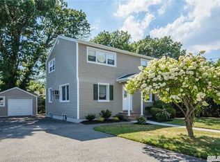 522 Coakley St, East Meadow, NY 11554