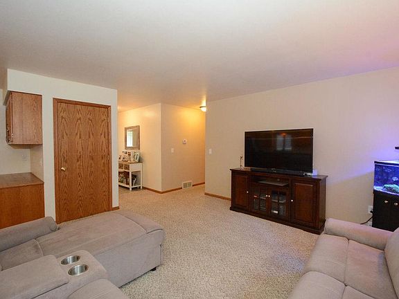 5th image of 2104 Zuern Dr