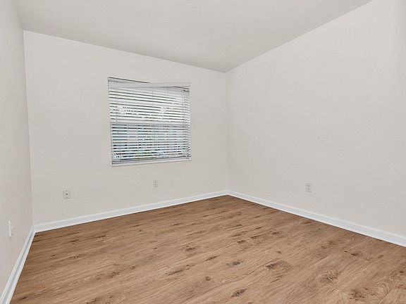 3rd image of 2557 N Alafaya Trl APT 109
