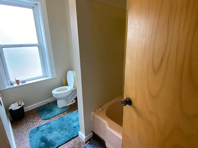 527 E College St #3 — Photo 7