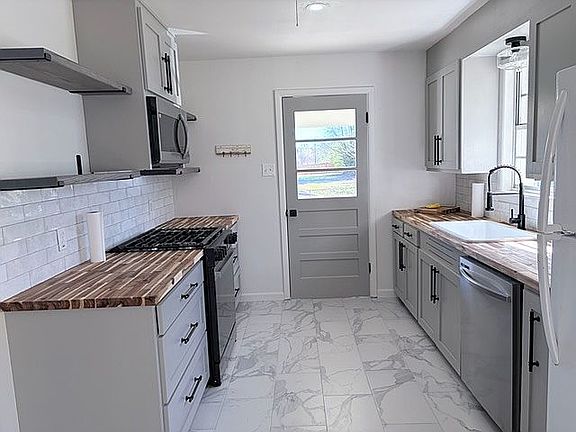 3rd image of 1204 Harton St