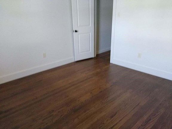 4th image of 4805 White Oak Ln