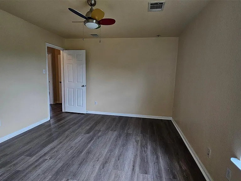 22135 Greengate Dr — Photo 17