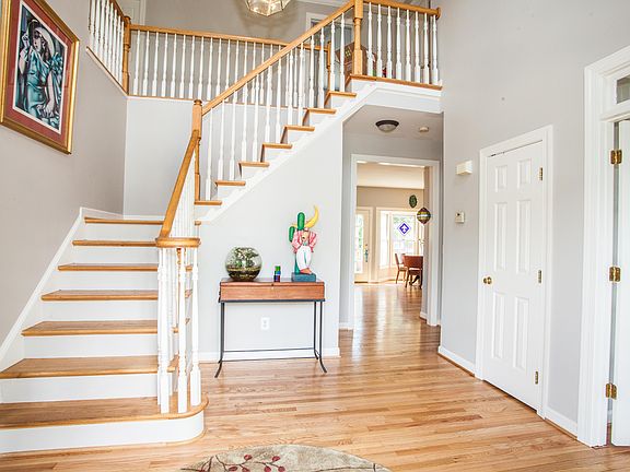 2 story entrance way