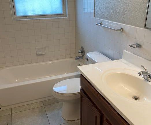 3rd image of 2113 13th St #205