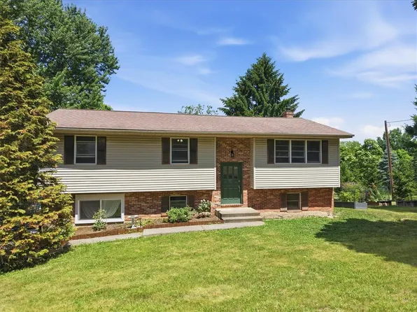 2279 Taylor Dr, Center Valley, PA 18034