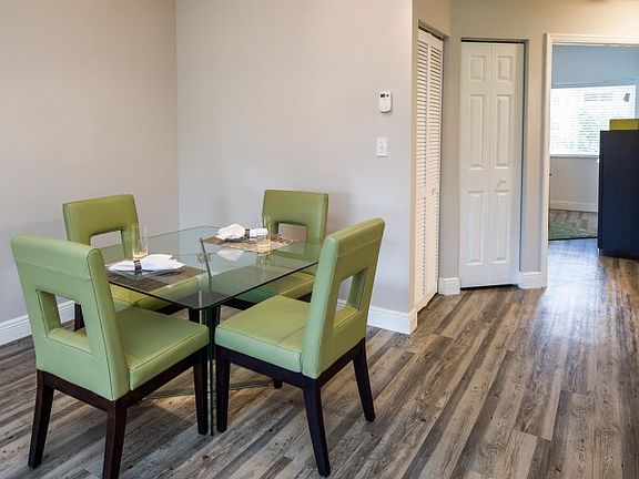 5th image of 5017 Alencia Ct