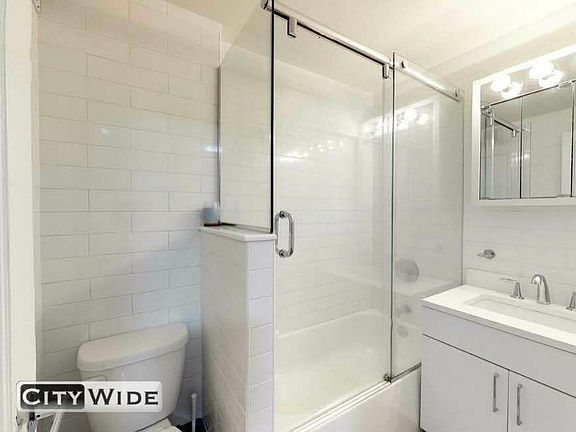 4th image of 137 E 38th St APT 2C