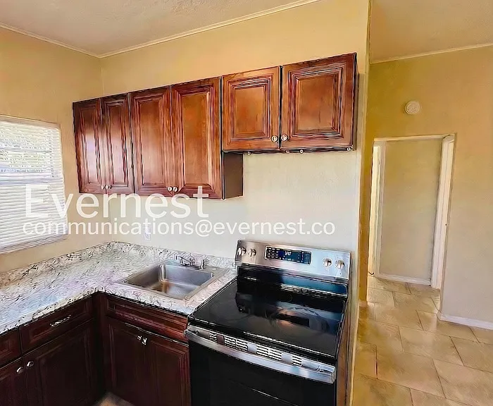 2925 N 46th St #B — Photo 7