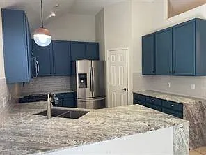 3 bed, 2.0 bath, 1732 sqft, $2,270 — Photo 3